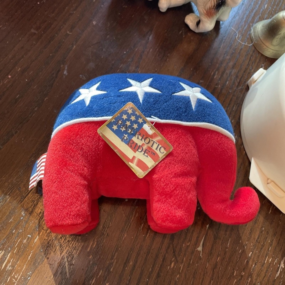 Official Republican National Committee Patriotic Elephant Pride 2000 W/ Tags